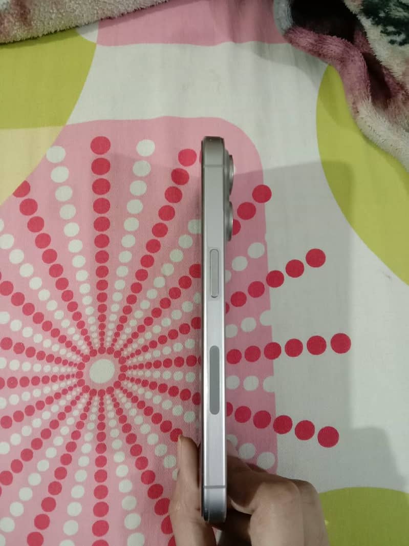 Apple iPhone 15 Pro 2