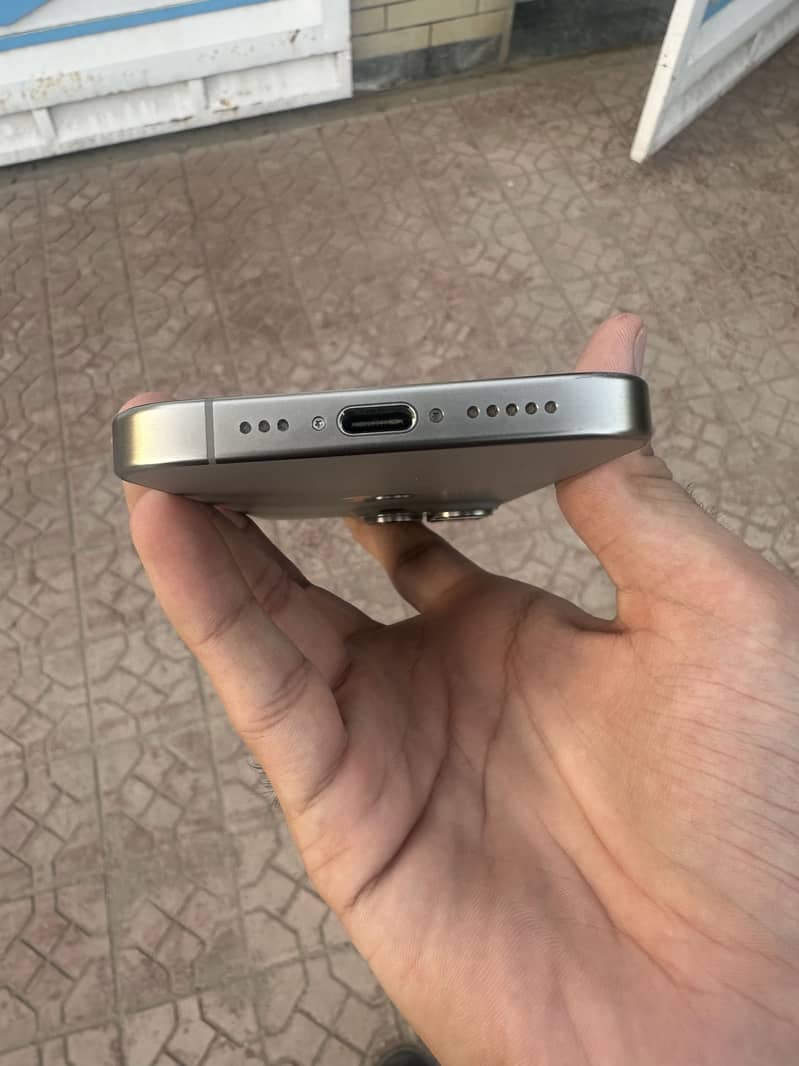 Apple iPhone 15 Pro 4