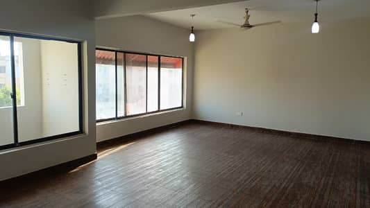 2300 Sq. Ft. Proper Sea Facing Apartment for Sale in Sea View Apartments, DHA Phase 6 3 Bedrooms | West Open