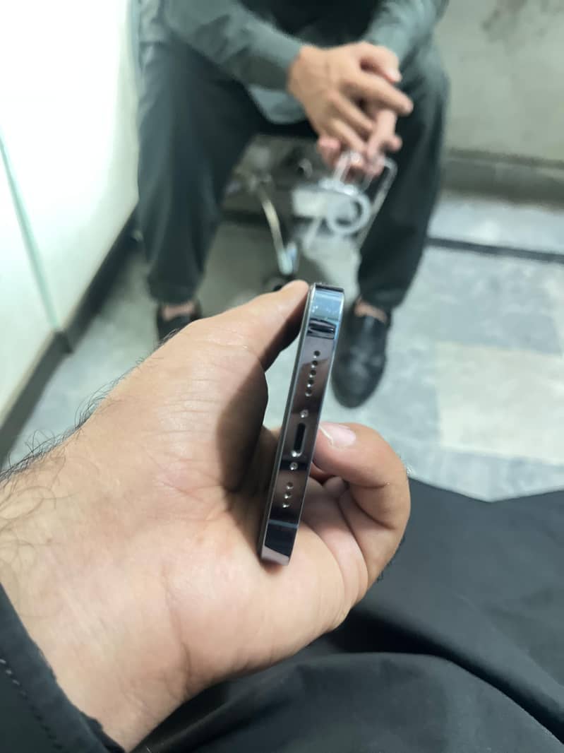 Apple iPhone 13 Pro 2