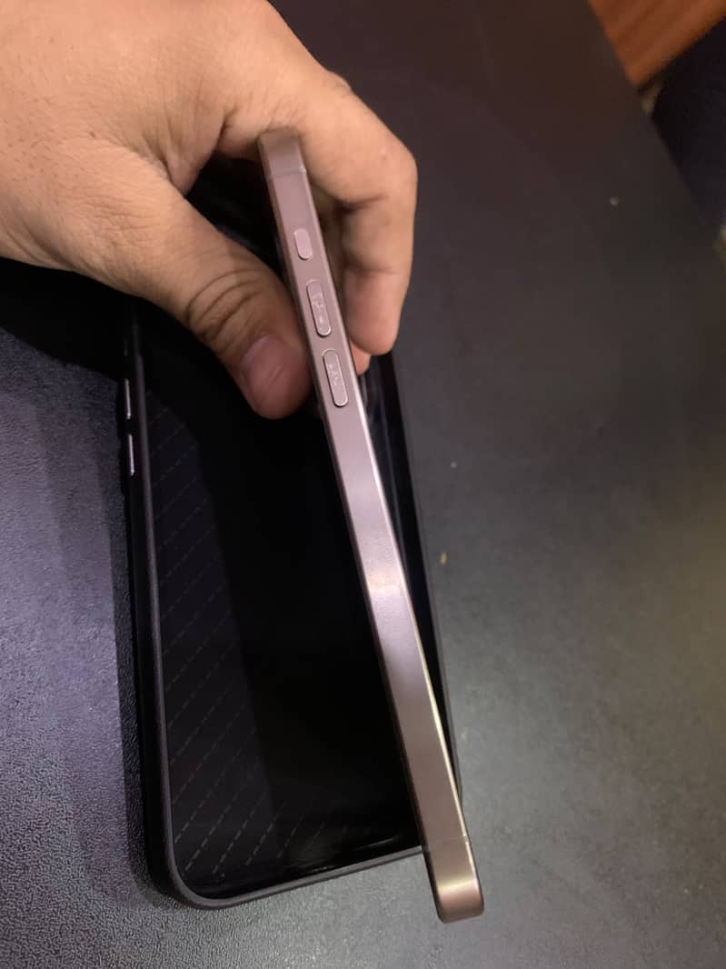 Apple iPhone 15 Pro Max 3