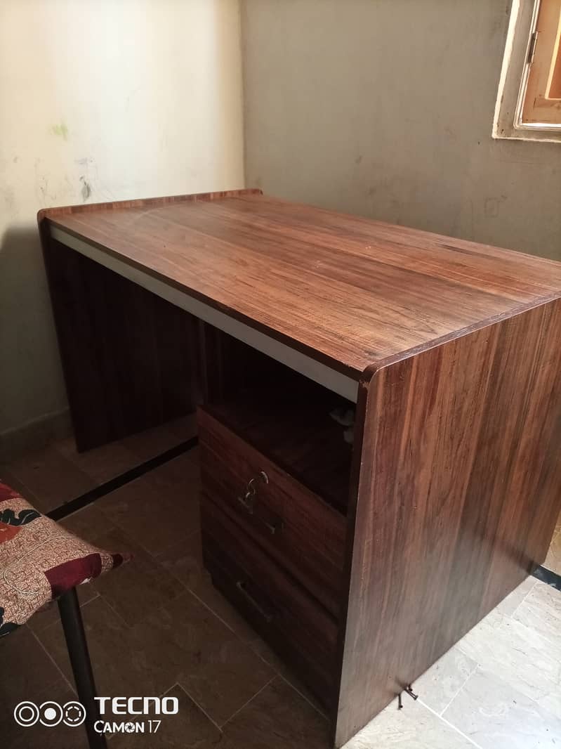 Office Table 0