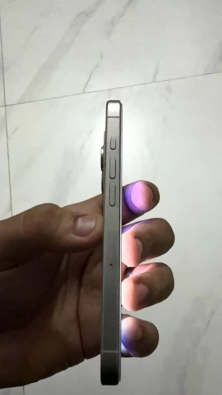 Apple iPhone 15 Pro 4