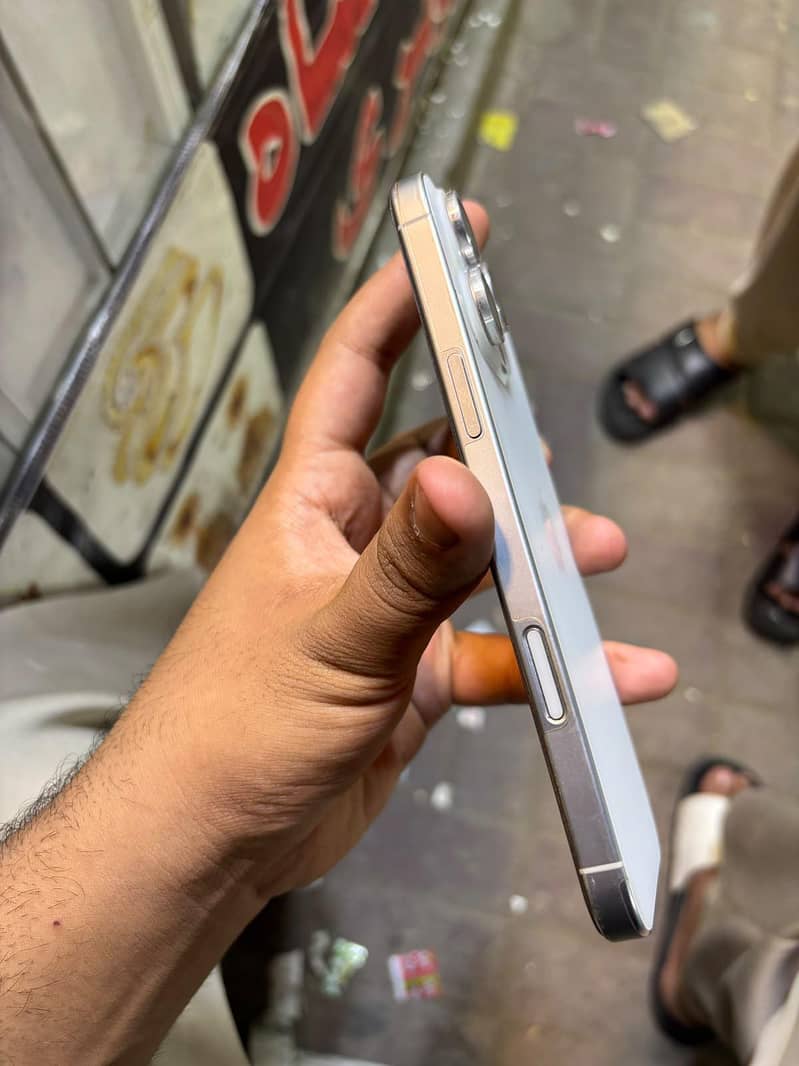 iPhone 16 pro max 1