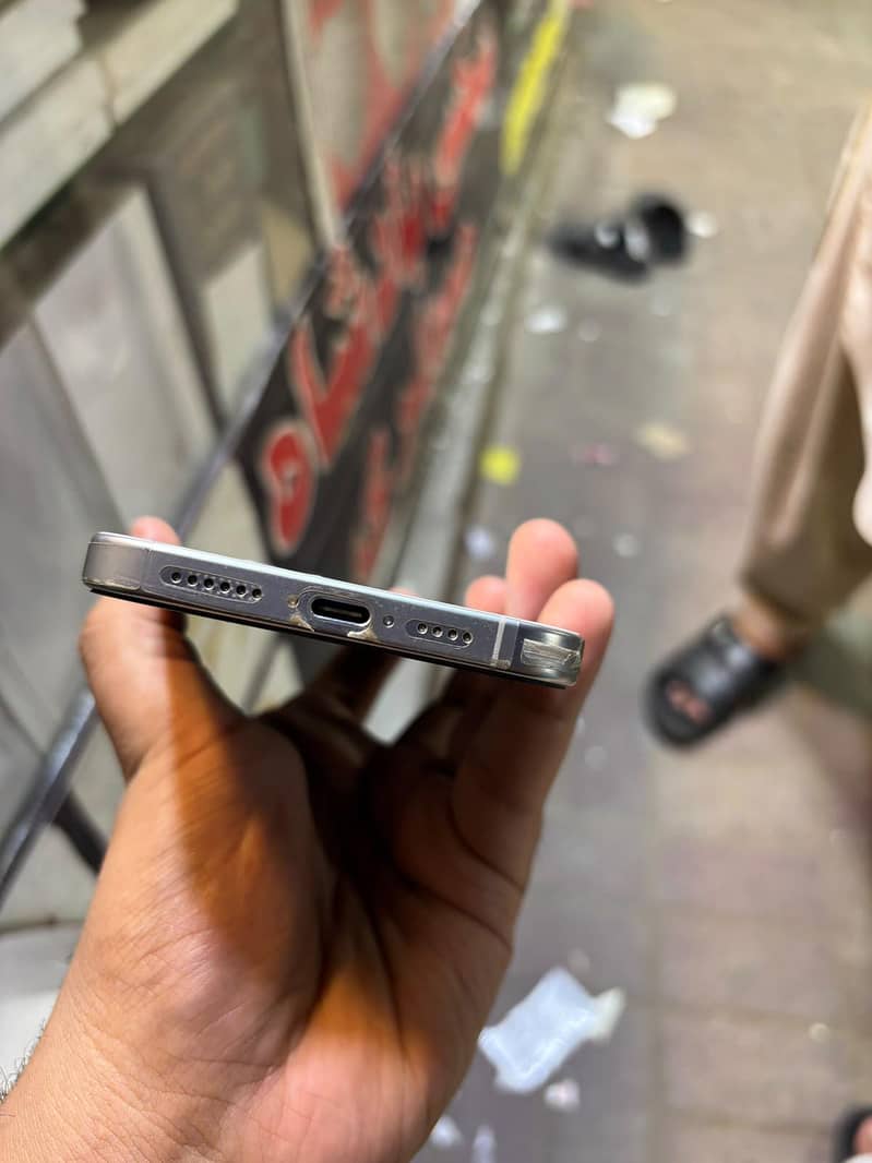 iPhone 16 pro max 2