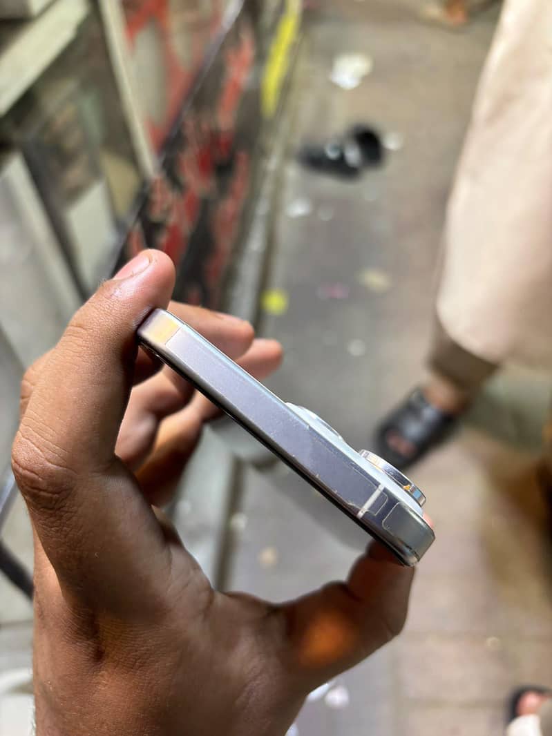 iPhone 16 pro max 3