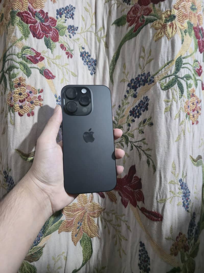 Apple iPhone 16 Pro jv 0