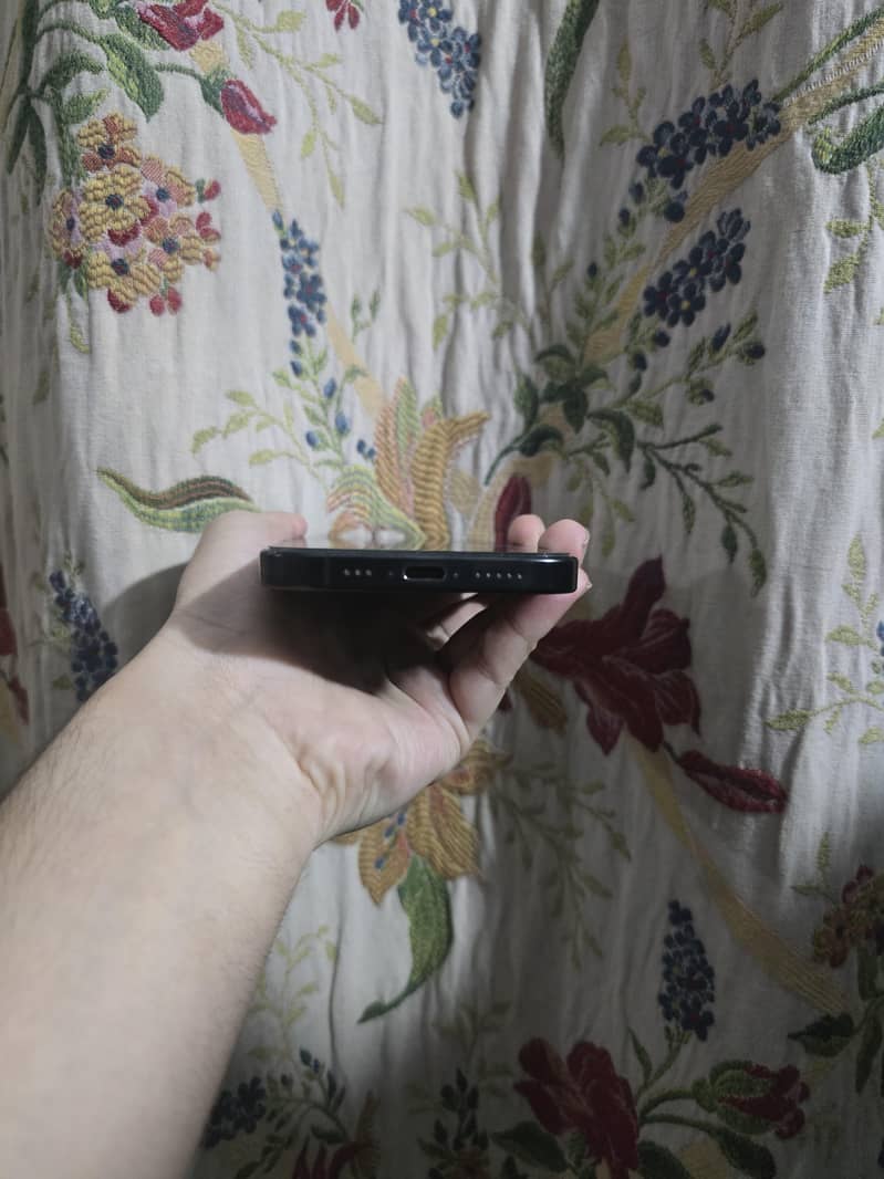 Apple iPhone 16 Pro jv 2