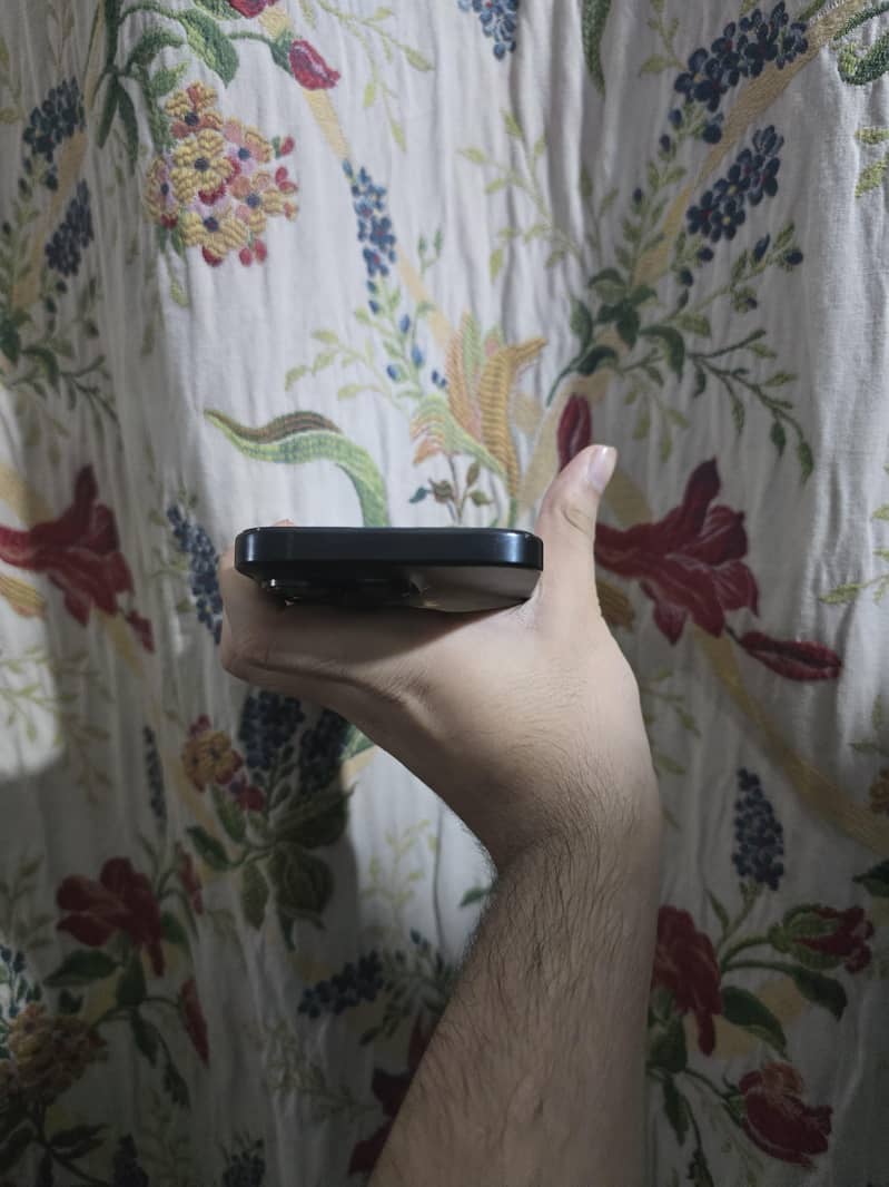 Apple iPhone 16 Pro jv 3
