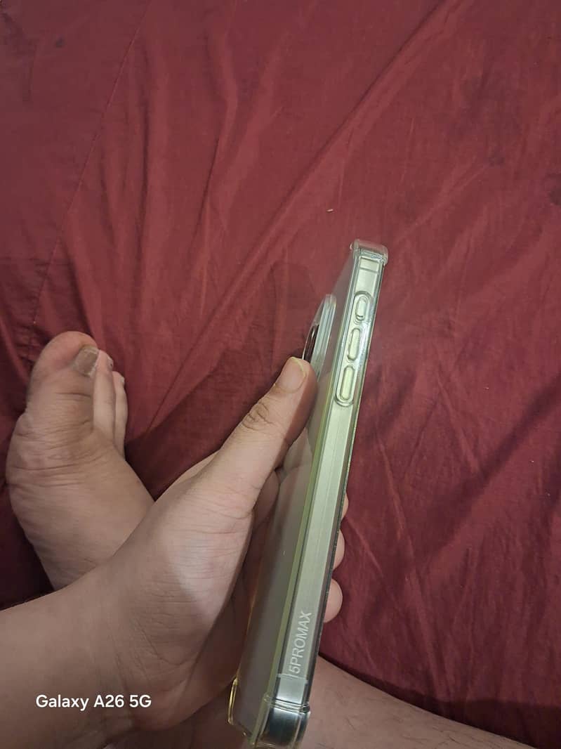 Apple iPhone 15 Pro Max 4