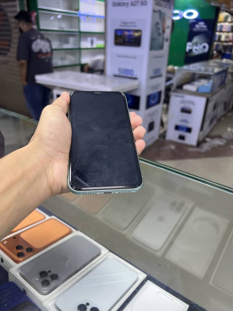 Apple iPhone 11 4