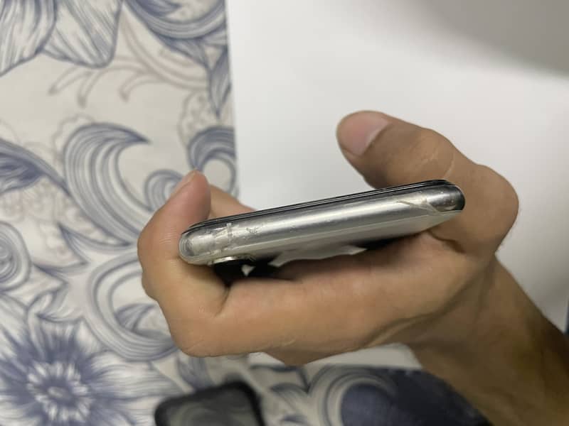 Apple iPhone XS 6