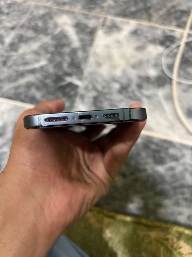 Apple iPhone 13 Pro Max 4