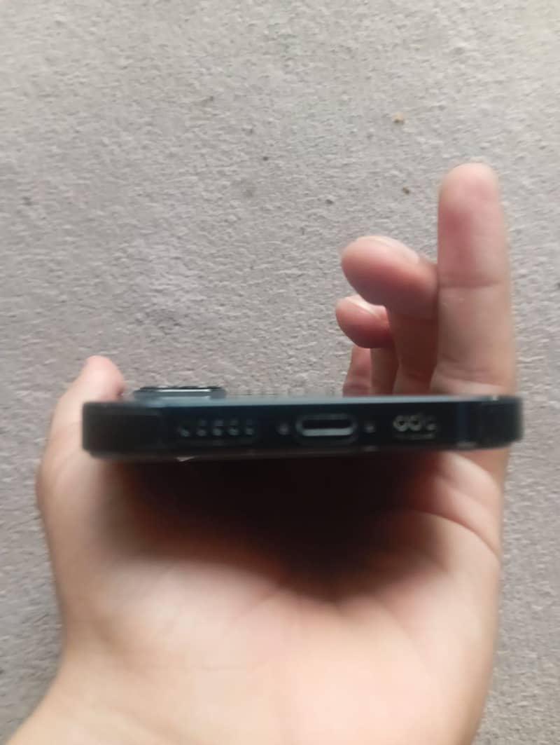 Apple iPhone 13 0