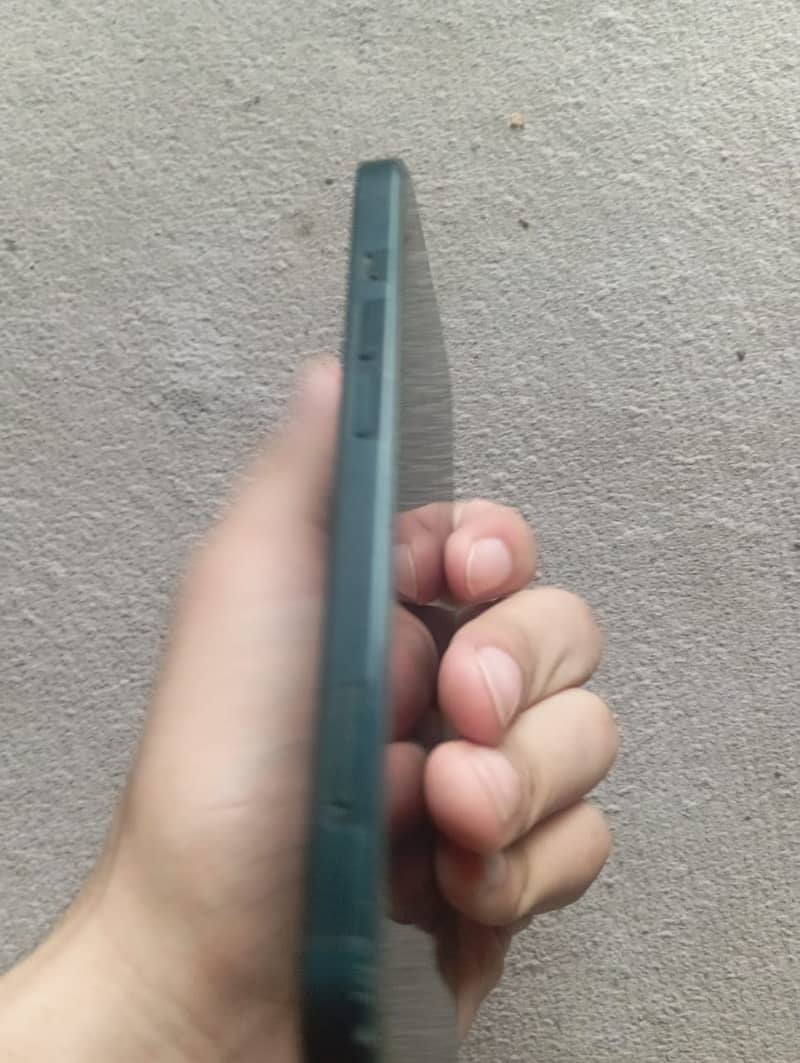 Apple iPhone 13 4