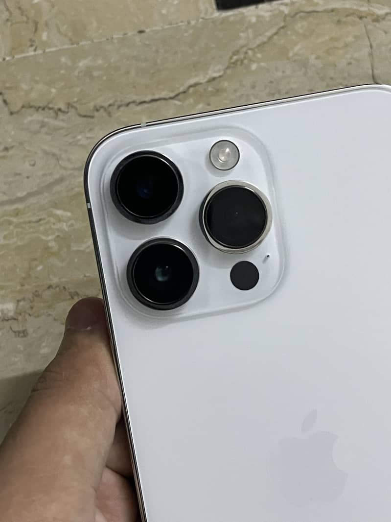 Apple iPhone 14 Pro Max 1