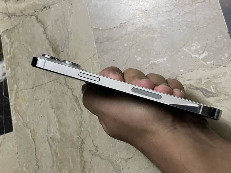 Apple iPhone 14 Pro Max 3