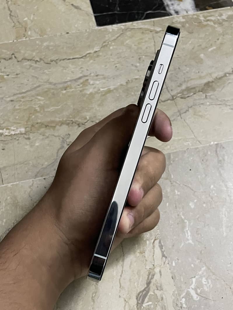 Apple iPhone 14 Pro Max 4