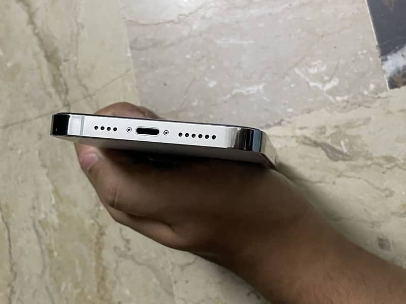 Apple iPhone 14 Pro Max 6