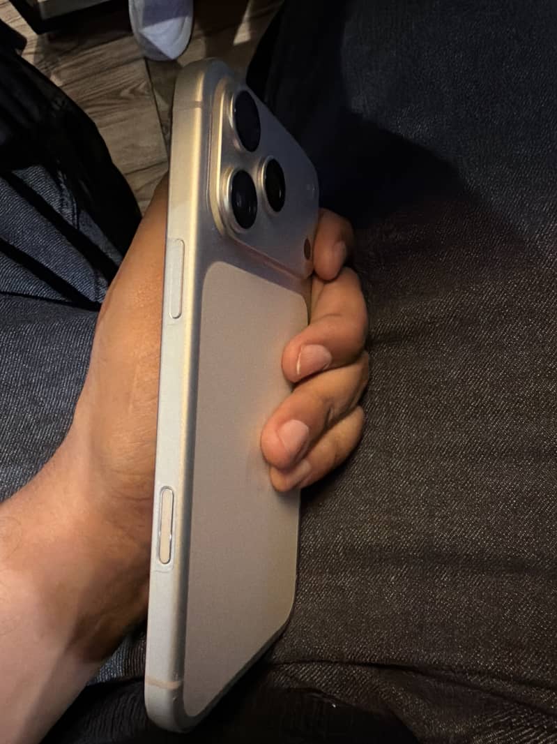 Apple iPhone 17 Pro Max 2