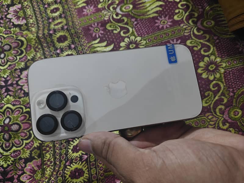 Apple iPhone 16 Pro 2