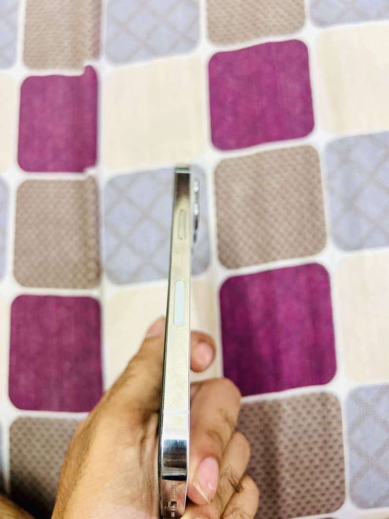 Apple iPhone 13 Pro 2