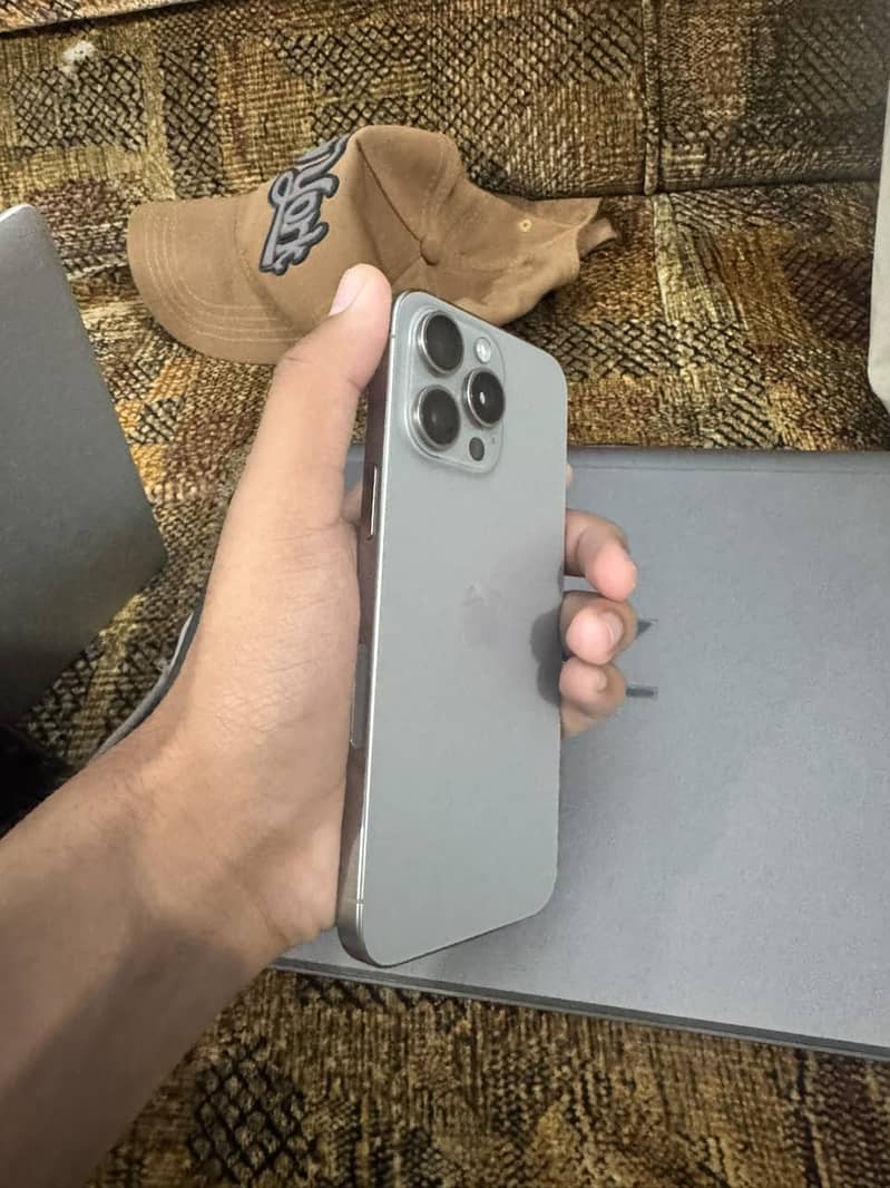 Apple iPhone 15 Pro Max 2