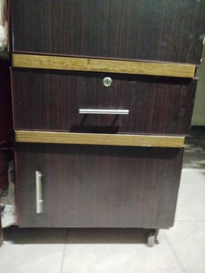 2 doorcup board with wheels