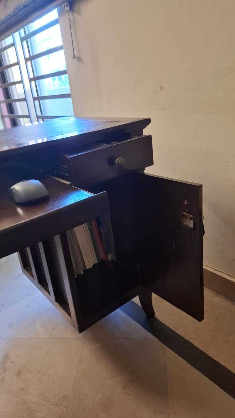 Computer table - Study table for sale 3