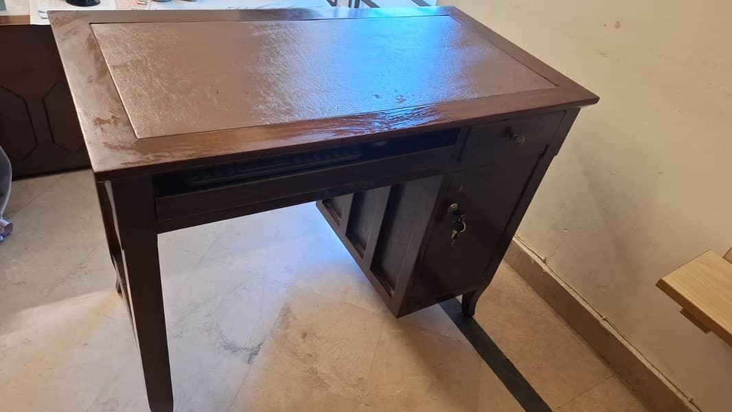 Computer table - Study table for sale 4