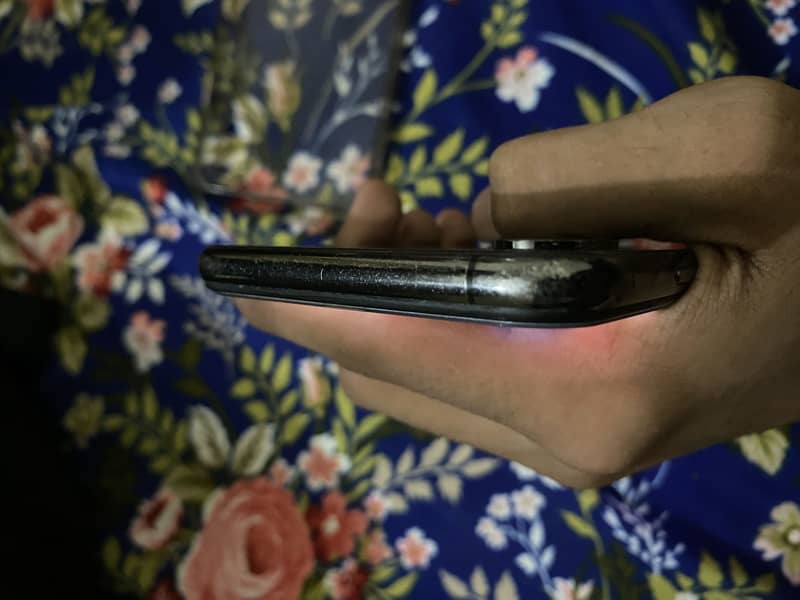 Apple iPhone XS Max 1