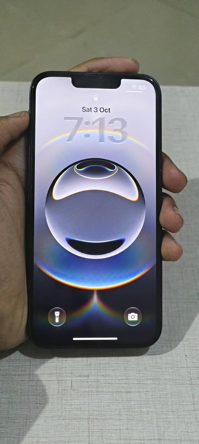 Apple iPhone 16e 1