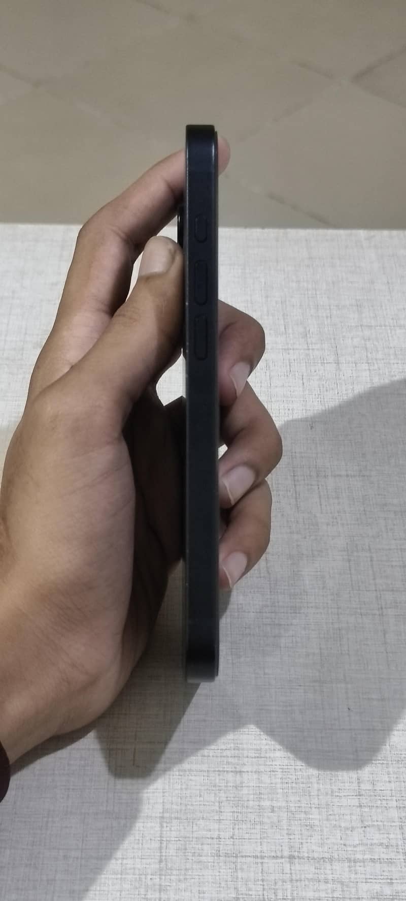 Apple iPhone 16e 2