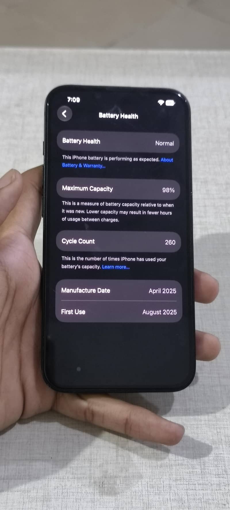 Apple iPhone 16e 6