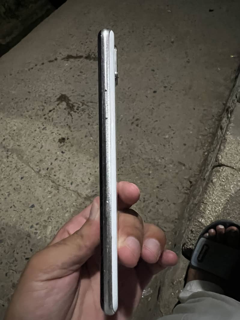 Sharp Aquos R3 1