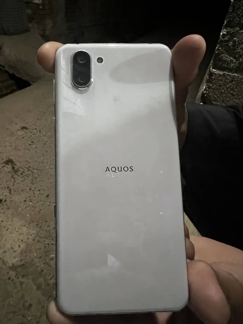 Sharp Aquos R3 0