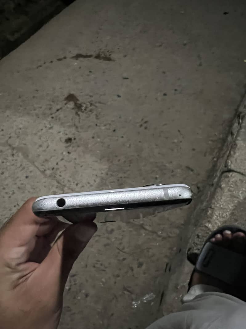 Sharp Aquos R3 2