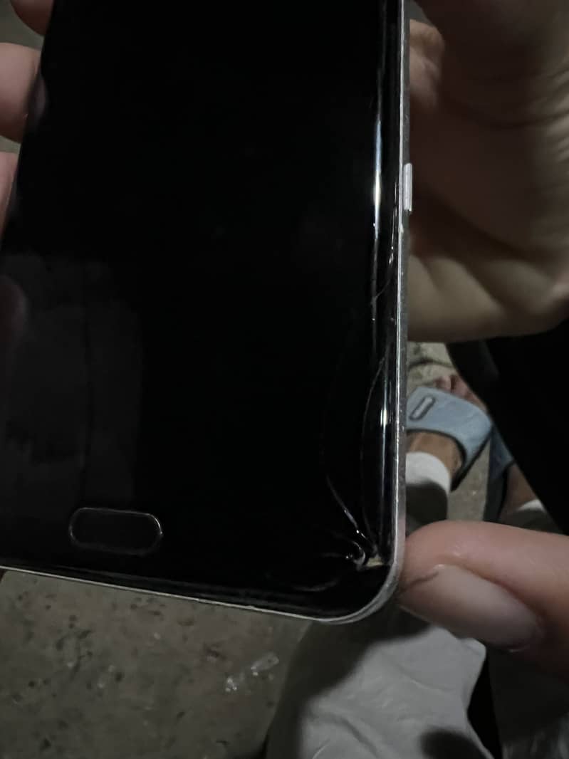 Sharp Aquos R3 4