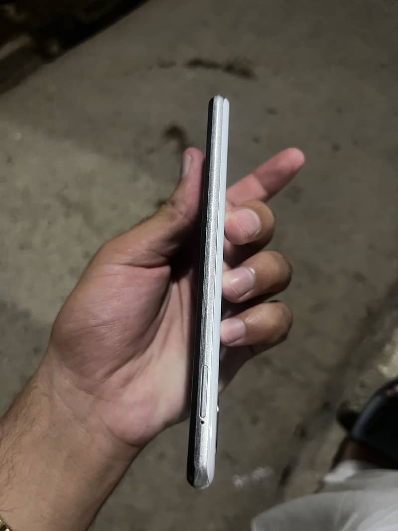 Sharp Aquos R3 5