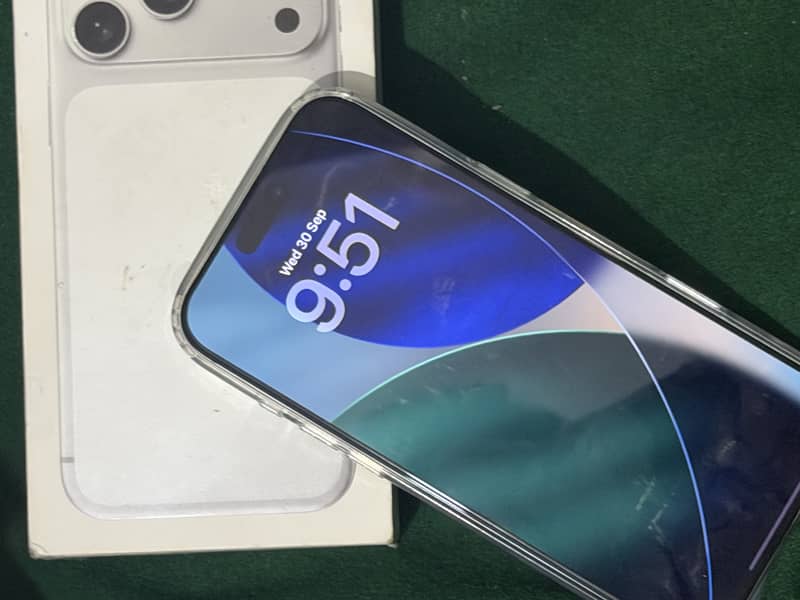 Apple iPhone 17 Pro Max 1