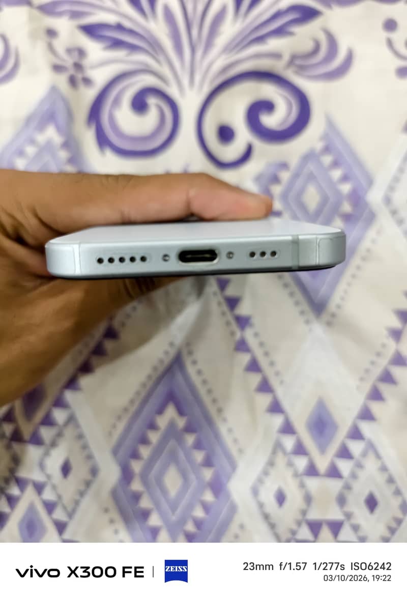 Apple iPhone 15 4