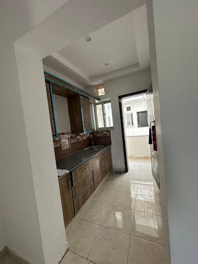 BEST OPERTUINTY FOR INVESTMENT 5 MARLA FAMILY FLAT BRAND NEW MORE DETAILS CONTACT ME