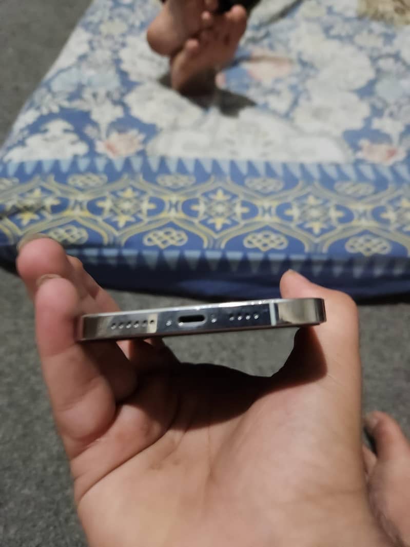 Apple iPhone 12 Pro Max 4