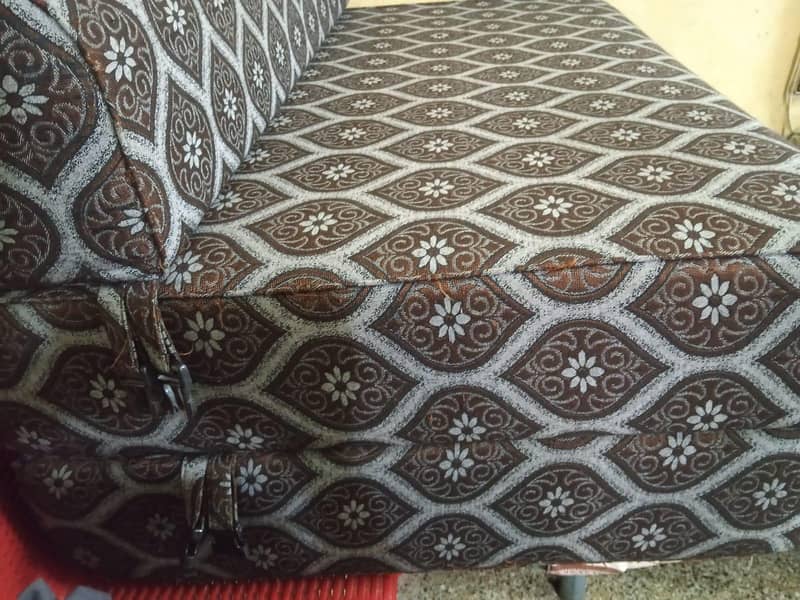 Best condition Fordable sofa 1