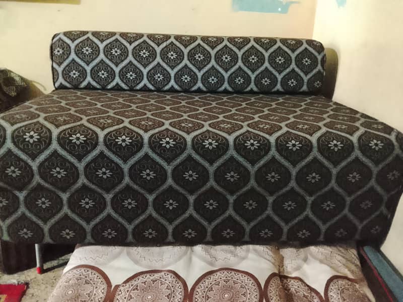 Best condition Fordable sofa 4