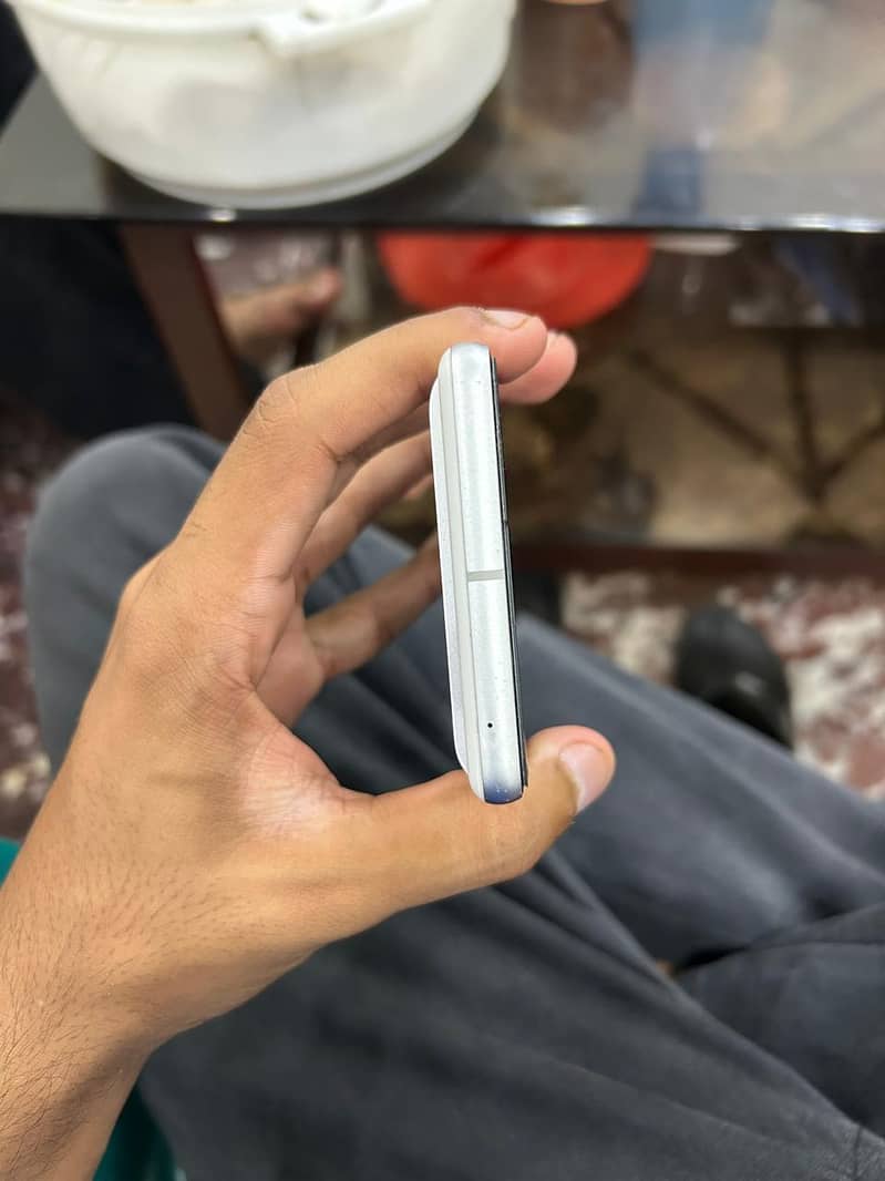 Google Pixel 7 3