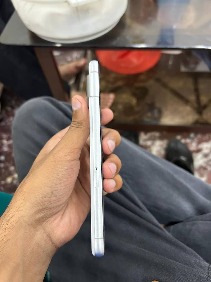 Google Pixel 7 4