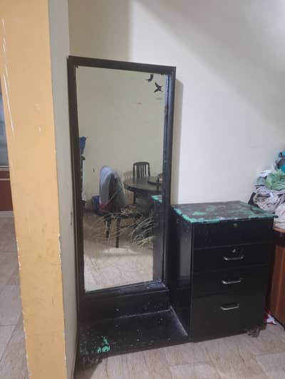 Dressing table used