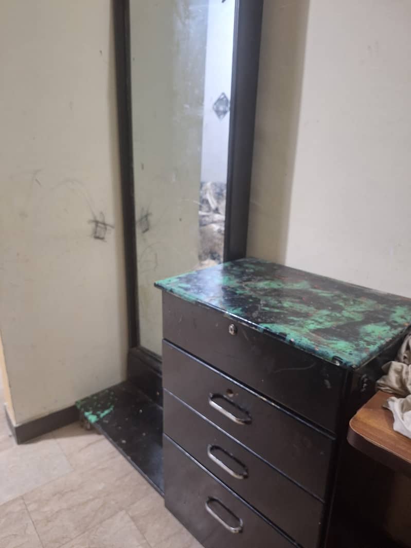 Dressing table used 1