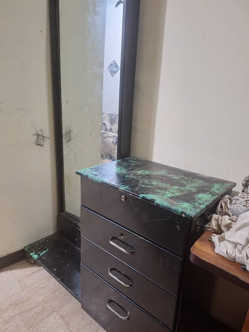 Dressing table used 2